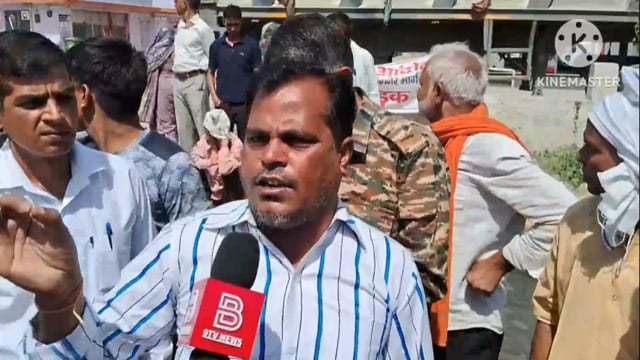 बाबा रामनाथ शुक्रवार का ग्वालियर रोड हाईवे की समस्या को लेकर धरना प्रदर्शन