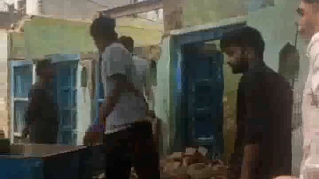 चोकड़ा में पारिवारिक बंटवारे को लेकर भाई भाइयों में मकान तोड़ने को लेकर हुआ विवाद माट थाने में दी तहरीर