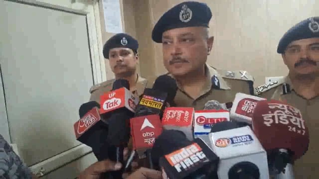 मेरठ, उत्तर प्रदेश: जम्मू-कश्मीर के पहलगाम में हुए आतंकी हमले के बाद सुरक्षा को लेकर सतर्कता बढ़ा दी गई है। मेरठ ज़ोन के 7 जिलों से 150 पाकिस्तानियों को वापस भेजा गया है, जिनमें कुछ महिलाएं भी शामिल हैं। ये लोग अपनी रिश्तेदारियों के कारण भारत आए थे, जिन्हें अब जांच के बाद वापस पाकिस्तान भेज दिया गया है।#police