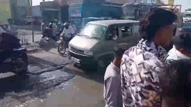 Agra कांग्रेस जिलाध्यक्ष रामनाथ सिकरवार समर्थकों के साथ गंदे पानी में धरने पर बैठे 

कांग्रेस जिलाध्यक्ष रामनाथ सिकरवार अपने समर्थकों के साथ गंदे पानी में धरने पर बैठ गए
आगरा-ग्वालियर हाईवे पर जलभराव से परेशान होकर जिलाध्यक्ष सड़क पर बैठ गए थे #politics