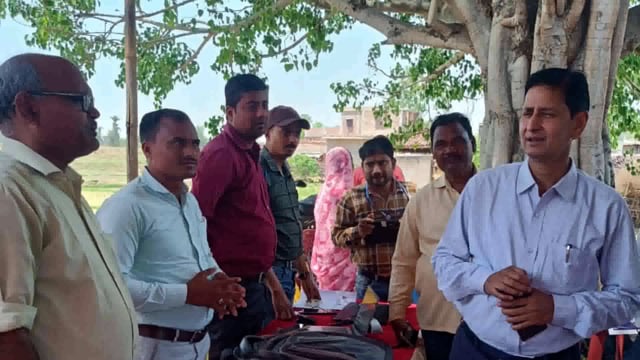 प्रखंड के पांच पंचायत में आयोजित अंबेडकर समग्र सेवा शिविर का डीडीसी ने बीडीओ की उपस्थिति में किया निरीक्षण