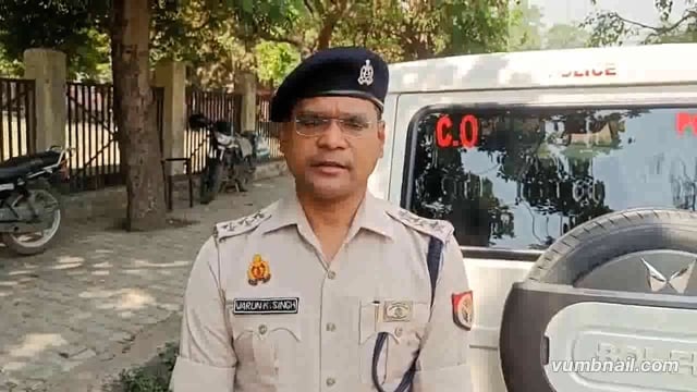 अलीगढ़: मिट्टी से भरे तेज रफ्तार डंपर ने खड़ी कार को मारी टक्कर, एक की मौत, तीन घायल#accident