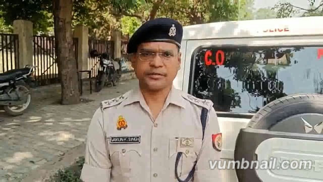 अलीगढ़ के टप्पल थाना क्षेत्र में एक तेज रफ्तार डंपर ने खड़ी कार को टक्कर मार दी, जिसके परिणामस्वरूप एक व्यक्ति की मौके पर ही मौत हो गई और तीन अन्य लोग घायल हो गए।
घटना उस समय घटी जब डंपर की तेज रफ्तार के कारण उसने कार को टक्कर मारी, जिससे कार में सवार लोग बुरी तरह से घायल हो गए।#accident