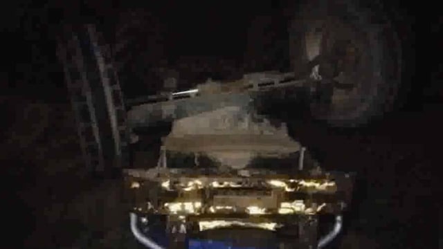 मांट पानीगांव रोड़ पर खाईं में पलटे ईंटों से भरे टैक्टर ट्राली, चालक समेत दो लोग टैक्टर के नीचे दबे, हालत गंभीर।