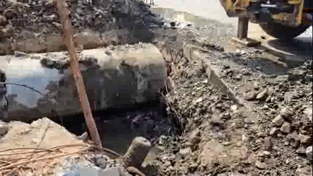 डॉ झाकीर हुसेन चौकातील नालीचे काम सुरू