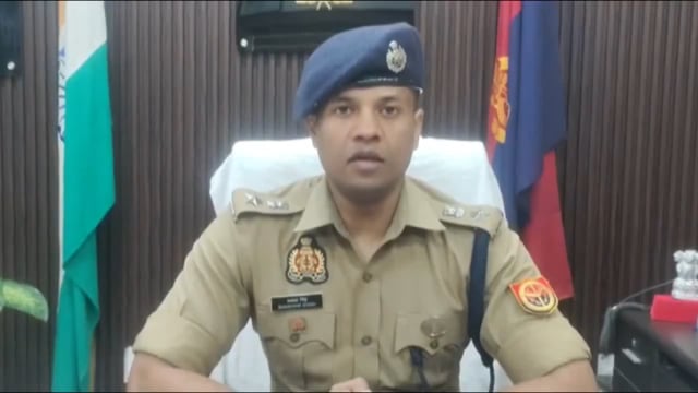 लखनऊ होटल में पकड़े गए 5 ओमानी नागरिक, मालिक और मैनेजर पर केस 
लखनऊ के होटल में अवैध रूप से रह रहे 5 ओमानी नागरिक पाए गए। पुलिस ने होटल मालिक और मैनेजर के खिलाफ मामला दर्ज किया।#police