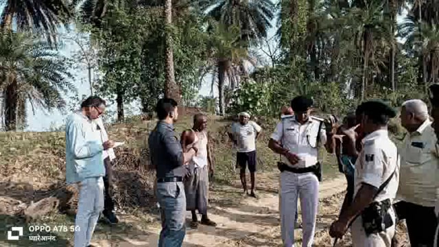 जिला पदाधिकारी ने बांध का किया निरीक्षण; किसानों की समस्याओं से हुए रूबरू