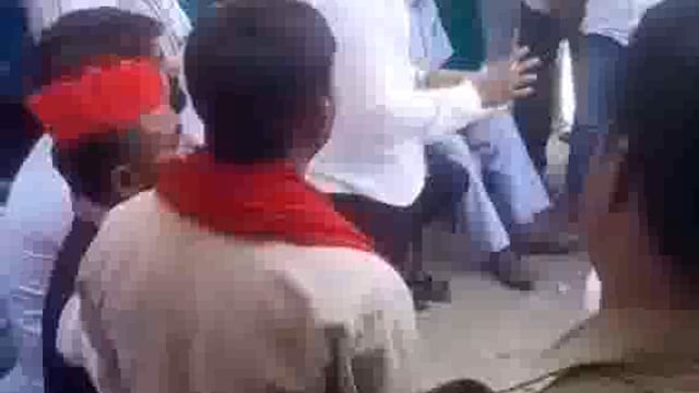 ब्लाक बाबागंज अंतर्गत पटना चौराहा डॉ नंदलाल यादव की दुकान पर कौशांबी सांसद पुष्पेंद्र सरोज ने किया PDA का संचालन क्षेत्र