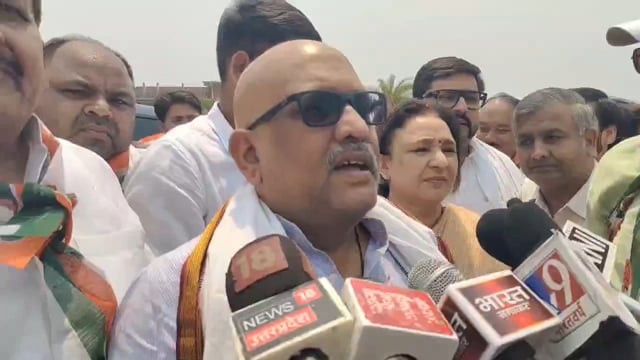  उत्तर प्रदेश के अयोध्या बाईपास पर कांग्रेस कार्यकर्ताओं ने प्रदेश अध्यक्ष अजय राय का गर्मजोशी से स्वागत किया। इस दौरान अजय राय ने 