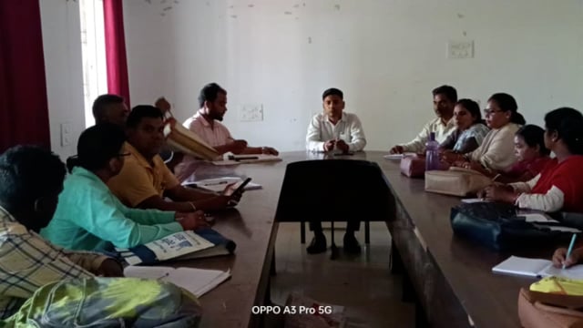 शून्य आवेदन वाले चिन्हित पंचायत शिविरों की होगी समीक्षा। बीडीओ ने किया बैठक।