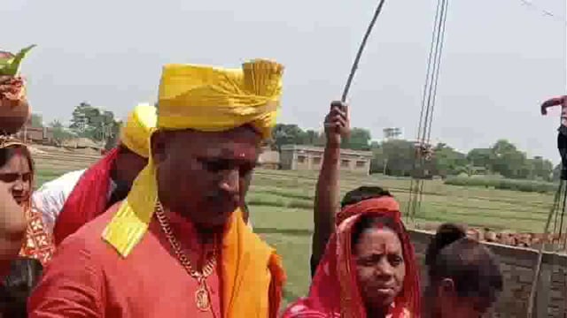 हनुमान जी की प्रतिमा की प्राण प्रतिष्ठा को लेकर निकाली गई विशाल कलश शोभा यात्रा।