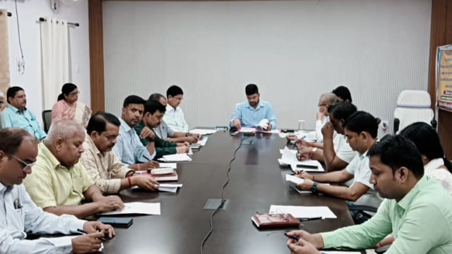 जिला पदाधिकारी ने बाल विवाह रोकथाम एवं निषेध हेतु पदाधिकारियों के साथ की बैठक