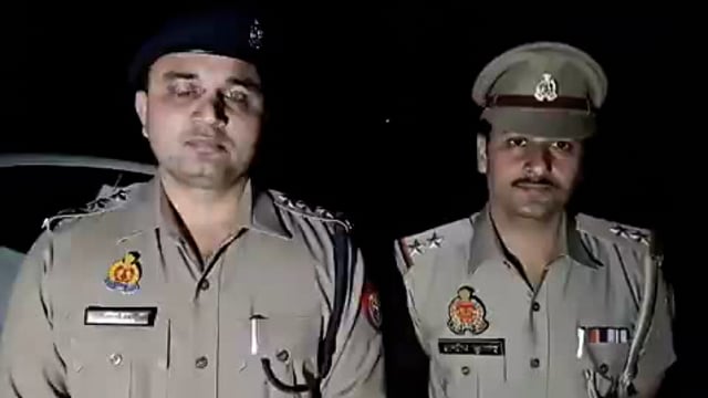 ▶️.....बुलंदशहर: पुलिस और शातिर लुटेरों के बीच मुठभेड़
⚡️ मुठभेड़ में 3 लुटेरे गिरफ्तार, 1 लुटेरा घायल
🔫 पुलिस की गोली लगने से एक लुटेरा घायल
🛠️ कब्जे से पिस्टल, तमंचा, कारतूस, और कार बरामद
🌆 गिरफ्तार लुटेरे नोएडा, गाजियाबाद के रहने वाले
👮‍♂️ छतारी पुलिस और देहात स्वाट की संयुक्त कार्रवाई