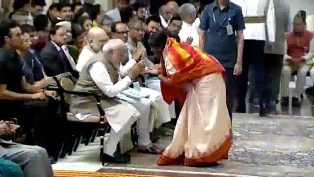 प्रसिद्ध ऑन्कोलॉजिस्ट डॉ. विजयलक्ष्मी देशमाने को मिला पद्मश्री पुरस्कार, प्रधानमंत्री मोदी से की मुलाकात#latest_news