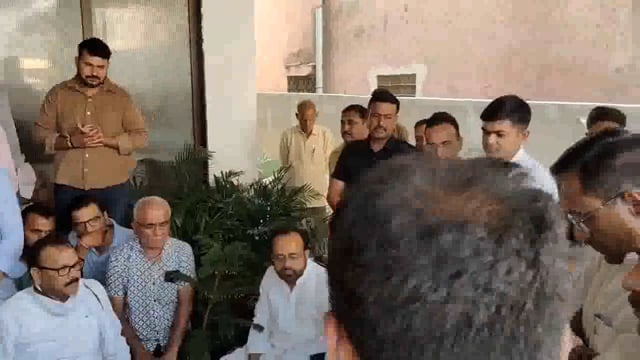 महेश जोशी के घर पहुंचे अशोक गहलोत, राजनीतिक गलियारों में चर्चा#politics