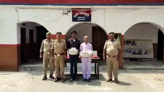 अवैध गांजा तस्करों को पुलिस ने किया गिरफ्तार गांजा तस्करों के पास से लगभग 9 किलो गांजा बरामद अंबेडकर नगर बसखारी पुलिस को मिली बड़ी सफलता अवैध गांजा के साथ दो युवकों को पुलिस ने किया गिरफ्तार।