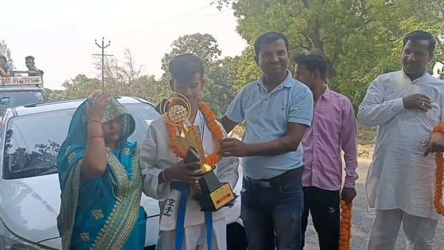 जिला मेरठ  बहसूमा क्षेत्र के ग्राम सैफपुर फिरोजपु रामराज से वंश ने जूडो कराटो मैं गोल्ड मेडल जीतकर जिला मेरठ का नाम रोशन किया