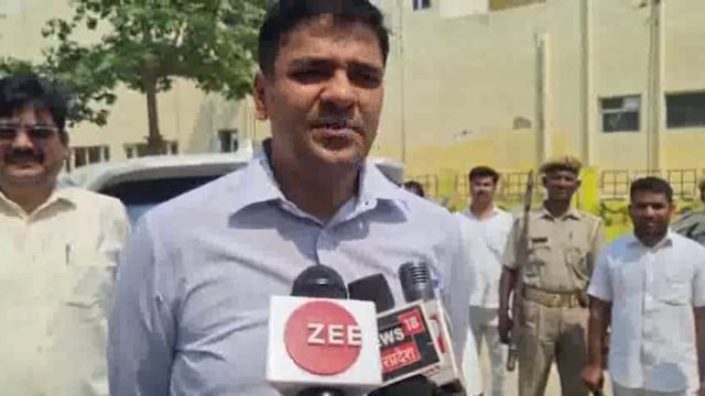 गाजीपुर नवागत जिलाधिकारी अविनाश कुमार ने किया विभागों का निरीक्षण कर बताया