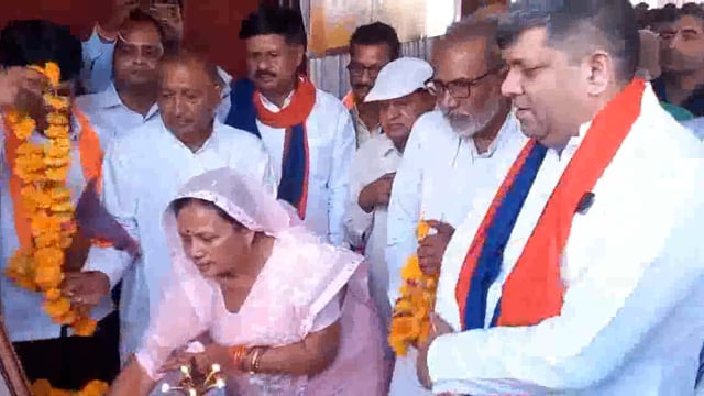 15  वर बधुयों ने नव दाम्पत्य जीवन में किया प्रवेश पटेल समाज के सामूहिक विवाह सम्मेलन में कई राज्यों के मंत्री हुए शामिल 