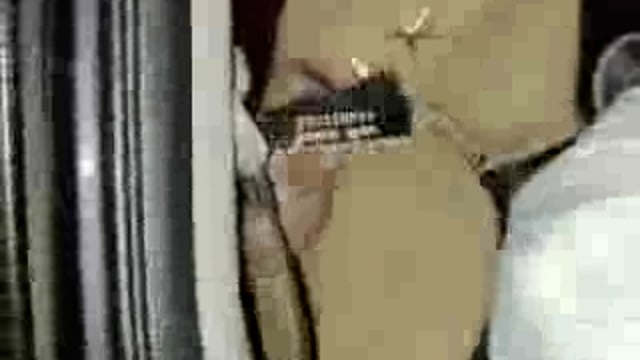 उत्तर प्रदेश के कानपुर में एक नशे में धुत पुलिस अधिकारी ने महिला को टक्कर मार दी, जिससे महिला का पैर टूट गया। आरोपी दरोगा उल्टी साइड से गाड़ी चला रहा था, और महिला को टक्कर मारने के बाद मौके से भागने की कोशिश की। इस घटना का CCTV फुटेज सोशल मीडिया पर वायरल हो गया है, जिसमें पुलिस अधिकारी नशे की हालत में गाड़ी चला रहा था।#police