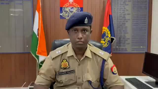 बुलंदशहर (उत्तर प्रदेश) – पुलिस भर्ती की मेडिकल प्रक्रिया में भ्रष्टाचार का मामला सामने आया है। भर्ती में शामिल अभ्यर्थी मनीष को अनफिट घोषित किया गया था, जिसके बाद सिपाही गजेंद्र ने उसे मेडिकल रिपोर्ट ‘फिट’ कराने के नाम पर ₹35,000 की रिश्वत ले ली।#police