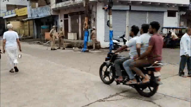 कोसीकलां में भी दिखा एकता का परचम, नहीं खुला बाजार, पहलगाम के दोषियों के खिलाफ कार्यवाही की मांग।