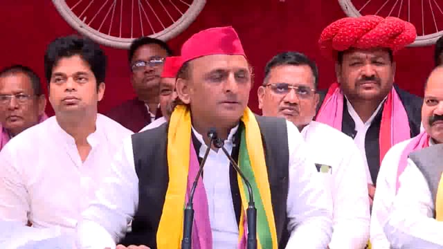 समाजवादी पार्टी के प्रमुख अखिलेश यादव ने एक बार फिर सरकार पर निशाना साधते हुए कहा, 