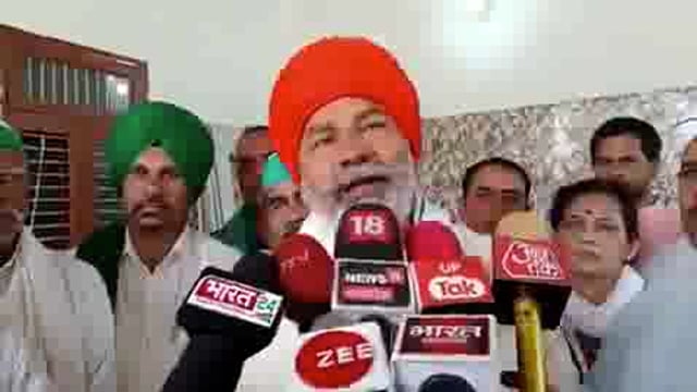 किसान नेता राकेश टिकैत ने मुजफ्फरनगर में आयोजित आपातकालीन महापंचायत में कुछ महत्वपूर्ण बयान दिए। उन्होंने कहा कि 