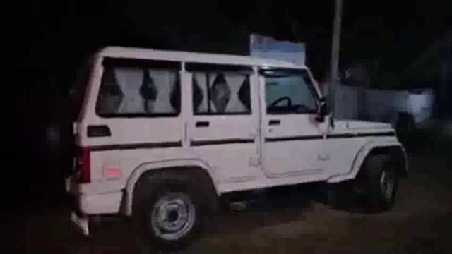 मथुरा घर में घुसकर छात्रा पर कुल्हाड़ी से जानलेवा हमला
अज्ञात हमलावर ने गर्दन और सिर पर किए प्रहार
युवती को इलाज के लिए हायर सेंटर किया रेफर
 युवती की मां के आने पर हमलावर मौके से फरार
 जानलेवा हमले में घायल युवती BA की है स्टूडेंट
 CO सदर सर्कल में बढ़ता जा रहा है क्राइम का ग्राफ
 मौके पर पहुंची पुलिस, फॉरेंसिक टीम जांच में जुटी
 थाना जैंत इलाके के धोरेरा गांव की वारदात
#crime