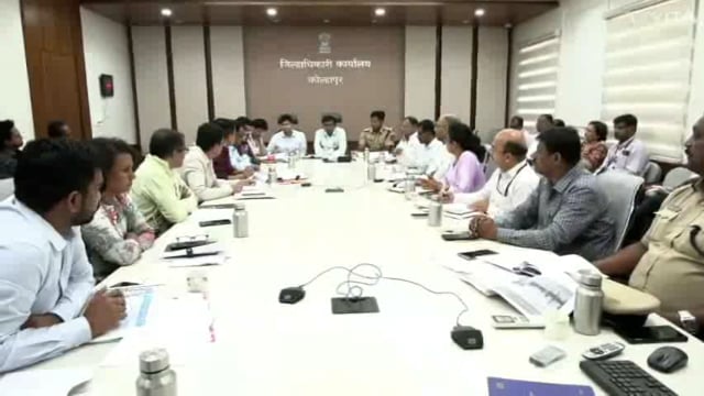 माननीय जिल्हाधिकारी अमोल येडगे यांच्या उपस्थितीत जिल्हाधिकारी कार्यालयात 2025 मान्सून संभाव्य पूर परिस्थितीच्या अनुषंगाने करावयाचे नियोजन आढावा बैठक पार पडली.