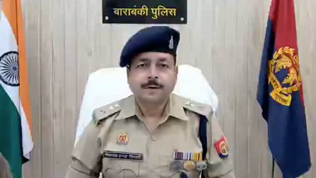 बाराबंकी पुलिस ने रामनगर थाना क्षेत्र के ददोरा गांव में कल एक उड़ीसा के युवक प्रत्यूष की लाश मिलने के मामले में त्वरित कार्रवाई करते हुए 24 घंटे में इस हत्या का खुलासा किया इस संबंध में जानकारी मिली है प्रत्यूष बाराबंकी में एक एट भट्टे पर काम करता था जहां प्रेम संबंधों को लेकर उसके एक साथी छोटू ने कल बाग में शराब पिलाकर उसकी हत्या कर दी थी पुलिस ने हत्या का अनावरण करते हुए हत्यारे को आला कत्ल सहित गिरफ्तार कर जेल भेज दिया है। #Barabanki