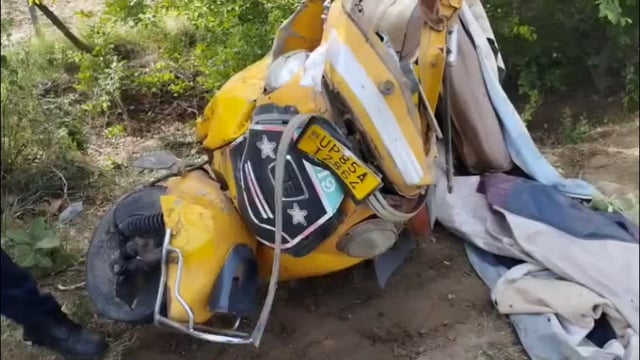 वृंदावन के सुनरख रोड़ पर तेज रफ्तार टैम्पो और थार गाड़ी से हुआ भीषण सड़क हादसा, चार यात्रियों की हुई दर्दनाक मौत।