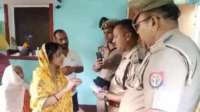 बलिया-घसौटी ग्राम सभा मे नकाबपोश बदमाशो द्वारा अपहरण करने का परिजनों ने लगाया आरोप,मौके पर पहुचे SP सहित पुलिस