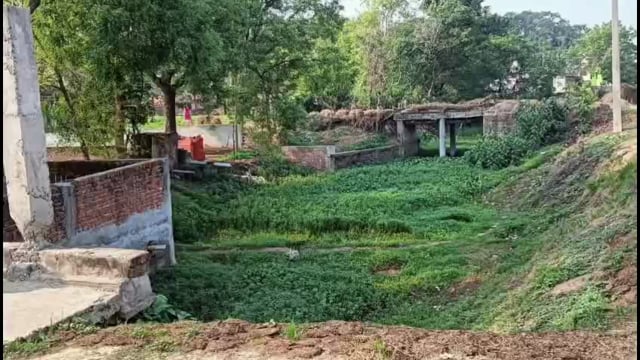 नदी केनाल पर अतिक्रमणकारियों की नजर! शिकायत के बावजूद भी नहीं हो रही है कार्रवाई 