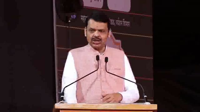 एक कार्यक्रम में उपमुख्यमंत्री उद्धव शिंदे के दरेगांव दौरे की सराहना करते हुए कहा कि उनके नेतृत्व में महोत्सवों का कैलेंडर और नवसंजीवनी योजनाओं का मार्ग प्रशस्त हुआ है।#politics