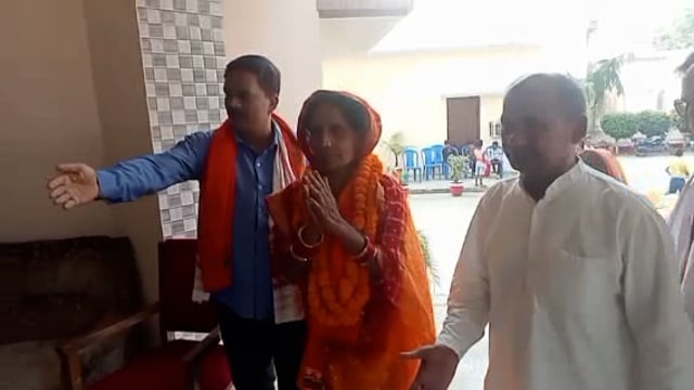 बलिया- मनियर कस्बे में अध्यक्ष पद के लिए हुवे उपचुनाव में BJP उमीदवार ने SP उमीदवार को 2135 मतों से हराकर जीत की हासिल