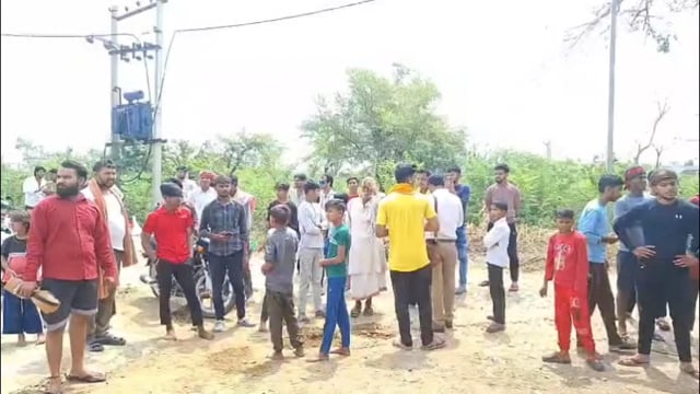 गोवर्धन में 12 बंदरों की मौत, शक के आधार पर विदेशी नागरिक गिरफ्तार, जांच पड़ताल में जुटी पुलिस।