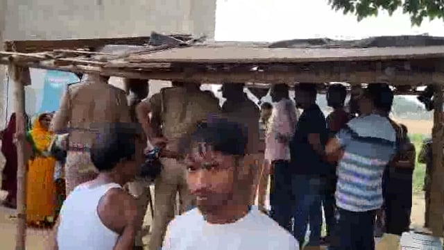 ब्रेकिंग अंबेडकरनगर
शराब के ठेके को लेकर महिलाओं में भारी आक्रोश ग्राम सभा बीबीपुर रंडौली में ठेका हटाने को लेकर महिलाओं का बड़ा आक्रोश गांव की सैकड़ो महिलायें जता रही हैं विरोध