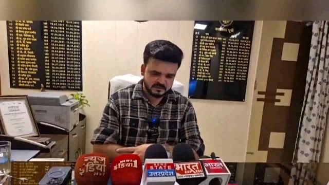 उत्तर प्रदेश की योगी आदित्यनाथ सरकार द्वारा अवैध शिक्षण संस्थानों के खिलाफ चलाए जा रहे अभियान के तहत श्रावस्ती जिले में एक बड़ा मामला सामने आया है। भारत-नेपाल सीमा से सटे भरथा रोशनगढ़ क्षेत्र के हकीम गांव में एक गैर-मान्यता प्राप्त मदरसे में संदिग्ध गतिविधियों की सूचना के बाद प्रशासन ने तत्काल कार्रवाई करते हुए छापेमारी की।#politics