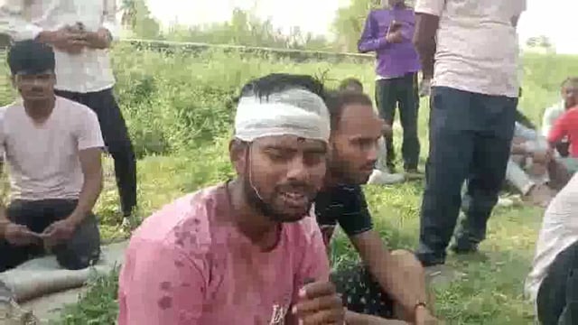 रायबरेली। जिले के मिल एरिया थाना क्षेत्र के अम्बेडकर नगर मोहल्ले में संदिग्ध परिस्थितियों में एक युवक का शव फांसी के फंदे से लटकता हुआ पाया गया। मृतक के परिजनों ने 4 लोगों पर हत्या का आरोप लगाया है।#crime