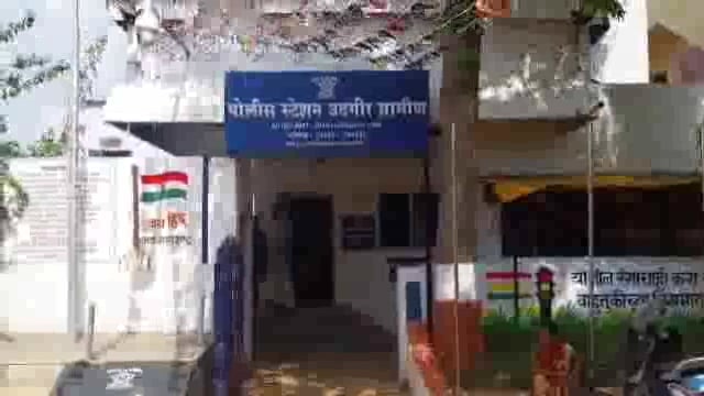 मलकापूर येथे कुऱ्हाडीच्या दांड्याने मारून दोन दात पाडले,पाच लोकांवर गुन्हे दाखल