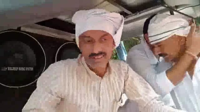 बिजनौर में किसानों ने पाकिस्तान के खिलाफ एक मॉक ड्रिल के जरिए अपनी विरोध भावना को व्यक्त किया। भाकियू अराजनैतिक संगठन ने सैकड़ों ट्रैक्टरों के साथ प्रदर्शन किया और ऑपरेशन सिंदूर का समर्थन किया।#mockdrill