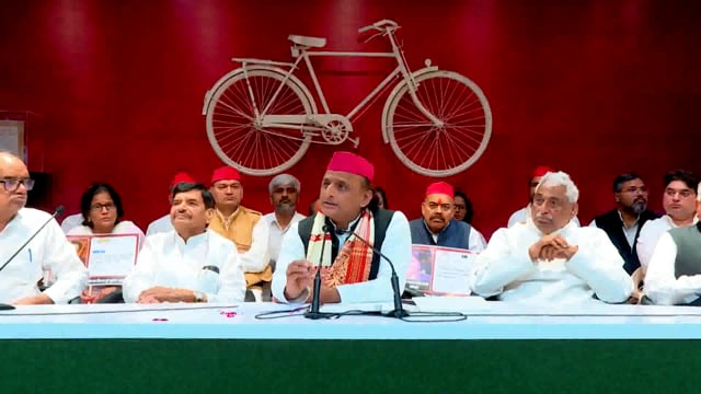 समाजवादी पार्टी के प्रमुख अखिलेश यादव ने आतंकवाद के खिलाफ कड़ी कार्रवाई पर प्रतिक्रिया देते हुए कहा, 