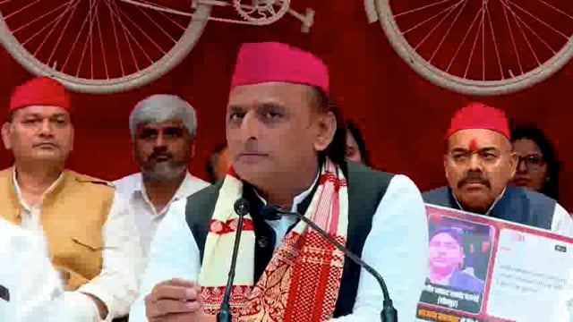 समाजवादी पार्टी के प्रमुख अखिलेश यादव ने सीमा सुरक्षा पर चर्चा करते हुए कहा, 