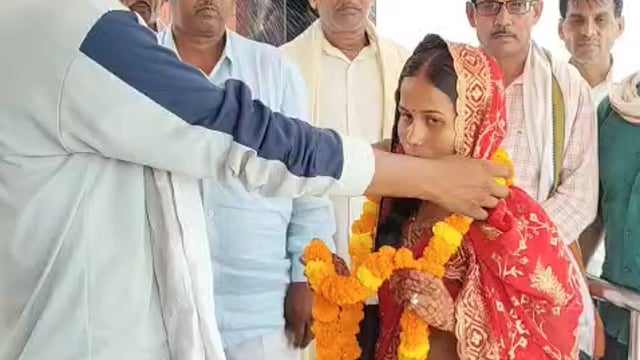परिजन नहीं माने तो प्रेमी जोड़ों ने रचा चक्रव्यूह,बारात के सामने ऐसा किया कारनामा की मजबूरी में हुई दोनों की शादी