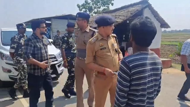 श्रावस्ती में अवैध मादक पदार्थों के खिलाफ चलाए जा रहे सख्त अभियान के तहत मल्हीपुर पुलिस और SSB की संयुक्त कार्रवाई में बड़ी सफलता हाथ लगी है। इण्डो-नेपाल बॉर्डर पर चेकिंग के दौरान लगभग 3 लाख रुपए कीमत की 900 ग्राम चरस बरामद की गई।#crime