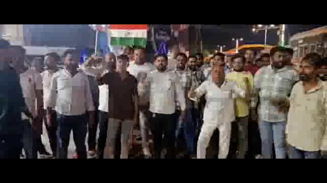 ऑपरेशन सिंदूरचा उदगीरात फटाके फोडून जल्लोष साजरा