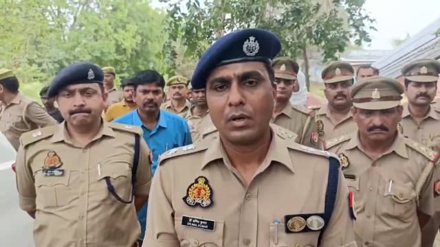 *आज दिनांक 08.05.2025 को थाना पट्टी क्षेत्रान्तर्गत ग्राम महोखरी में पारिवारिक दो पक्षो के मध्य आबादी की जमीनी को लेकर घ