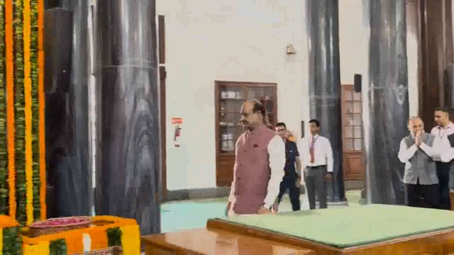 संविधान सदन में गुरुदेव रवीन्द्रनाथ टैगोर को उनकी जयंती पर याद कर श्रद्धांजलि दी गई#latest_news