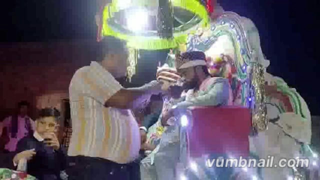 उत्तर प्रदेश के अलीगढ़ जिले की इगलास तहसील स्थित गांव नोगवा में सामाजिक समरसता की एक मिसाल देखने को मिली, जहां वर्षों से जिस रास्ते पर दलितों की बारातें रोकी जाती थीं, उसी रास्ते पर ठाकुर समाज के लोगों ने दलित परिवार की बारात का खुले दिल से स्वागत किया।